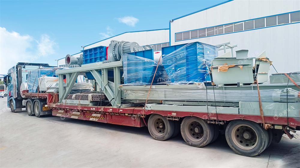 新疆万吨级风电叶片资源化预处理产线发货.jpg